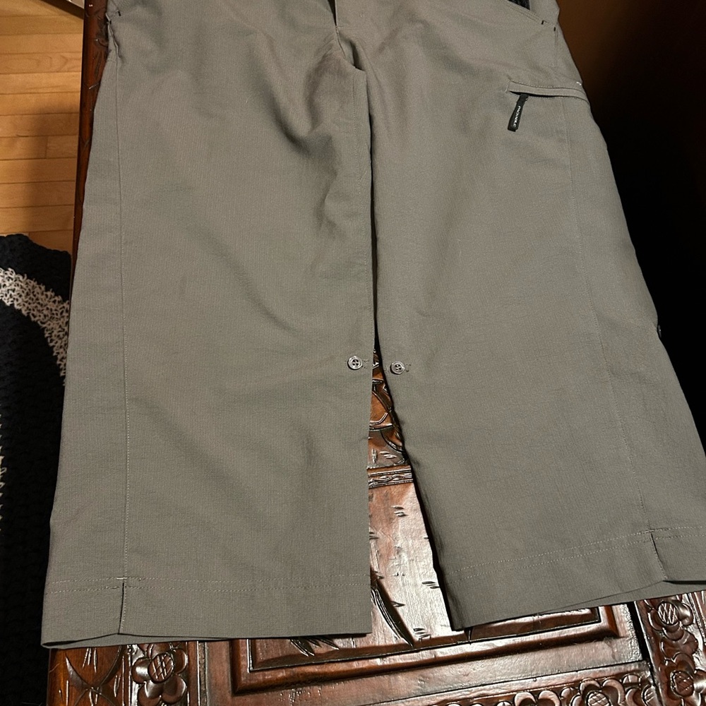 Columbia Gray Cargo Capris